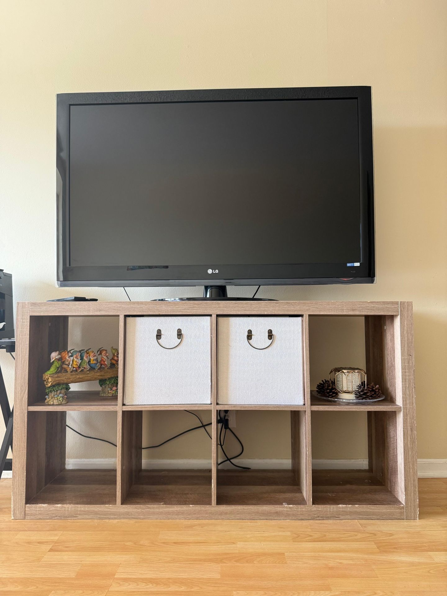 TV LG 55LH40 + 8 Cubes Organizer