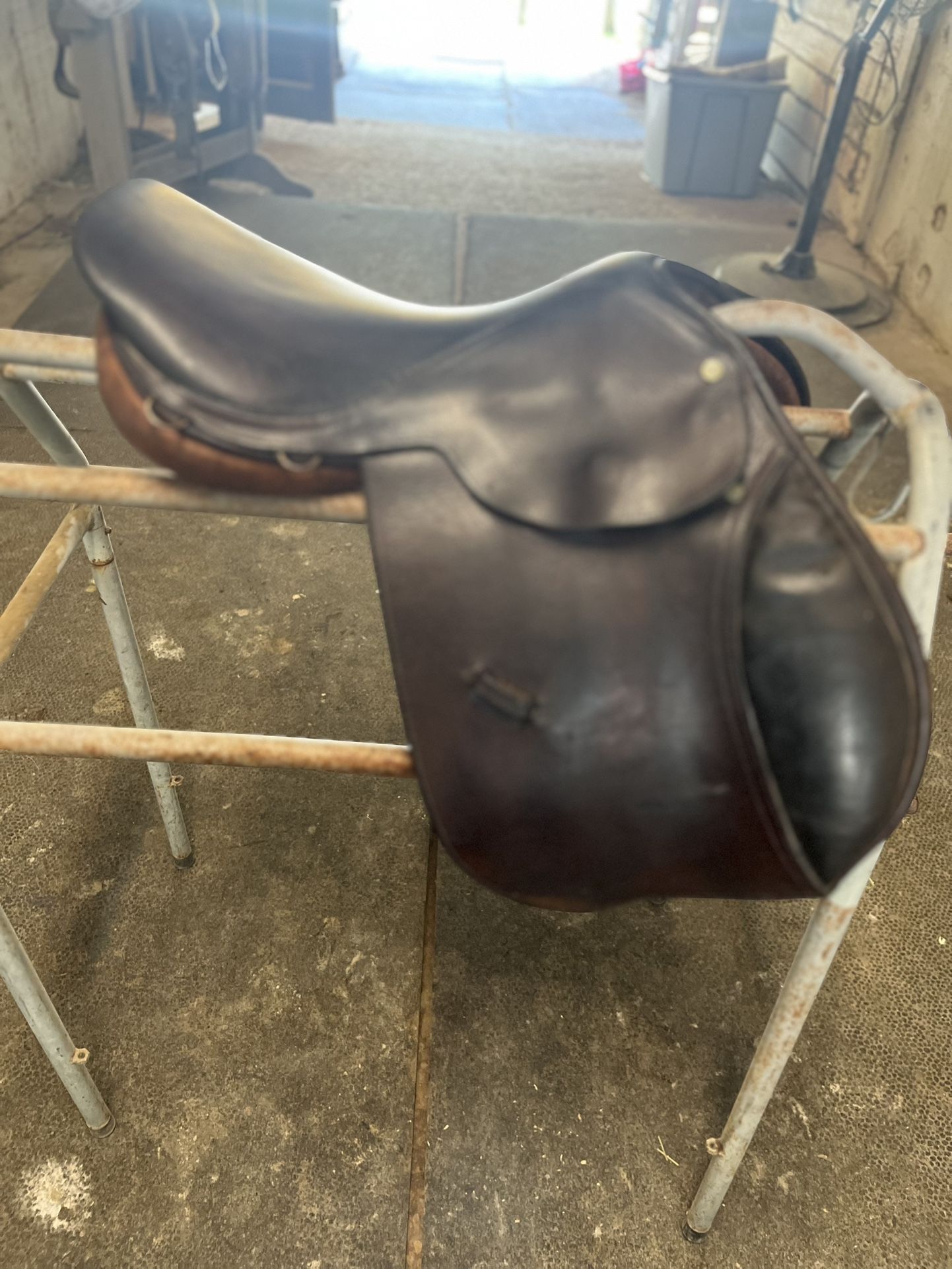 Beval Ltd English Saddle 16"