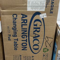 Graco Arlington Changing Table With Pad