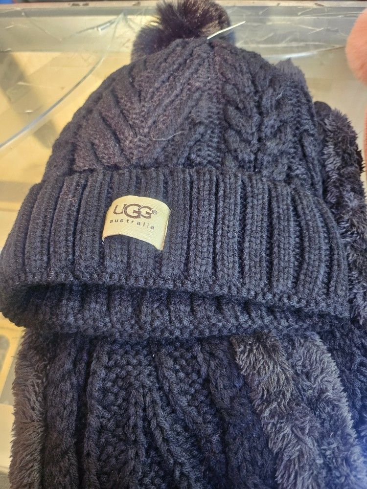 New women's UGG'S Hat And Scarf