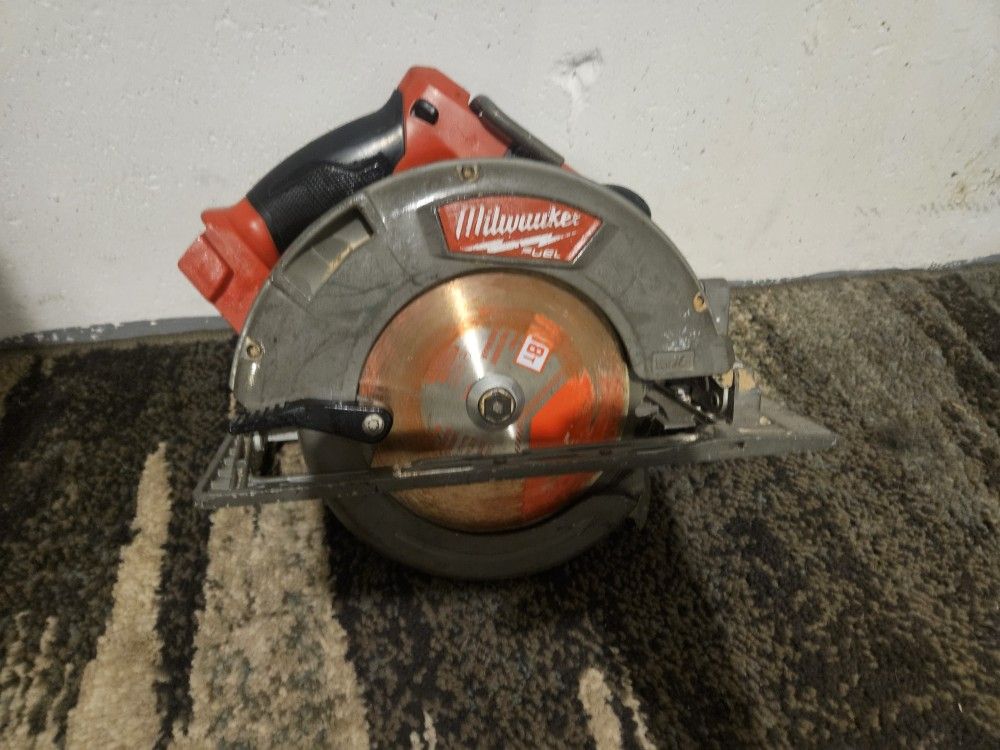 Cordless Milwaukee fuel series circular saw