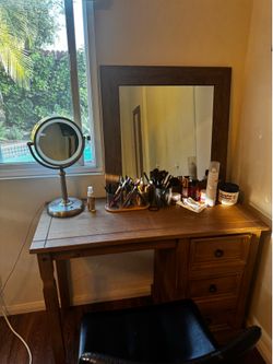 Vanity w/mirror and chair