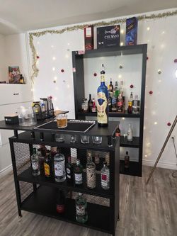 ​🍸 Modern Home Bar & Back-Shelf Unit – Excellent Condition! 🍸
