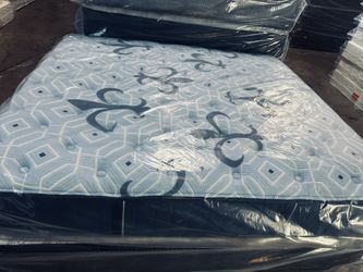 Cal King  STEARNS & FOSTER  mattresses  - Delivery Available 