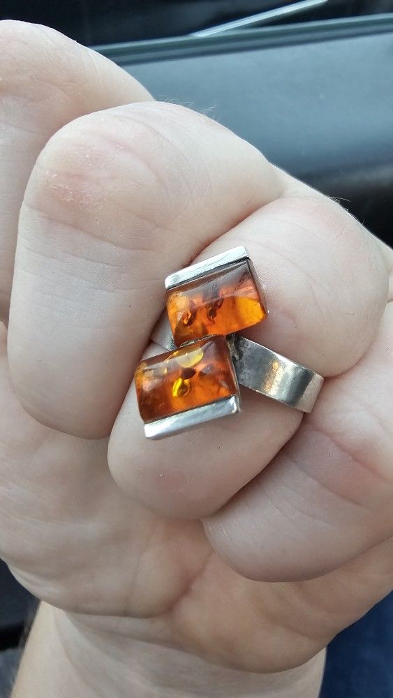 VINTAGE STERLING SILVER BALTIC AMBER RING
