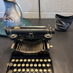 Corona 3  Antique Twpewriter