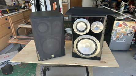 Yamaha NS-6490 3-way Acoustic Suspension Bookshelf Speakers