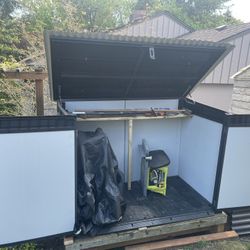FREE Outdoor plastic shed XL Size, Rough Condition