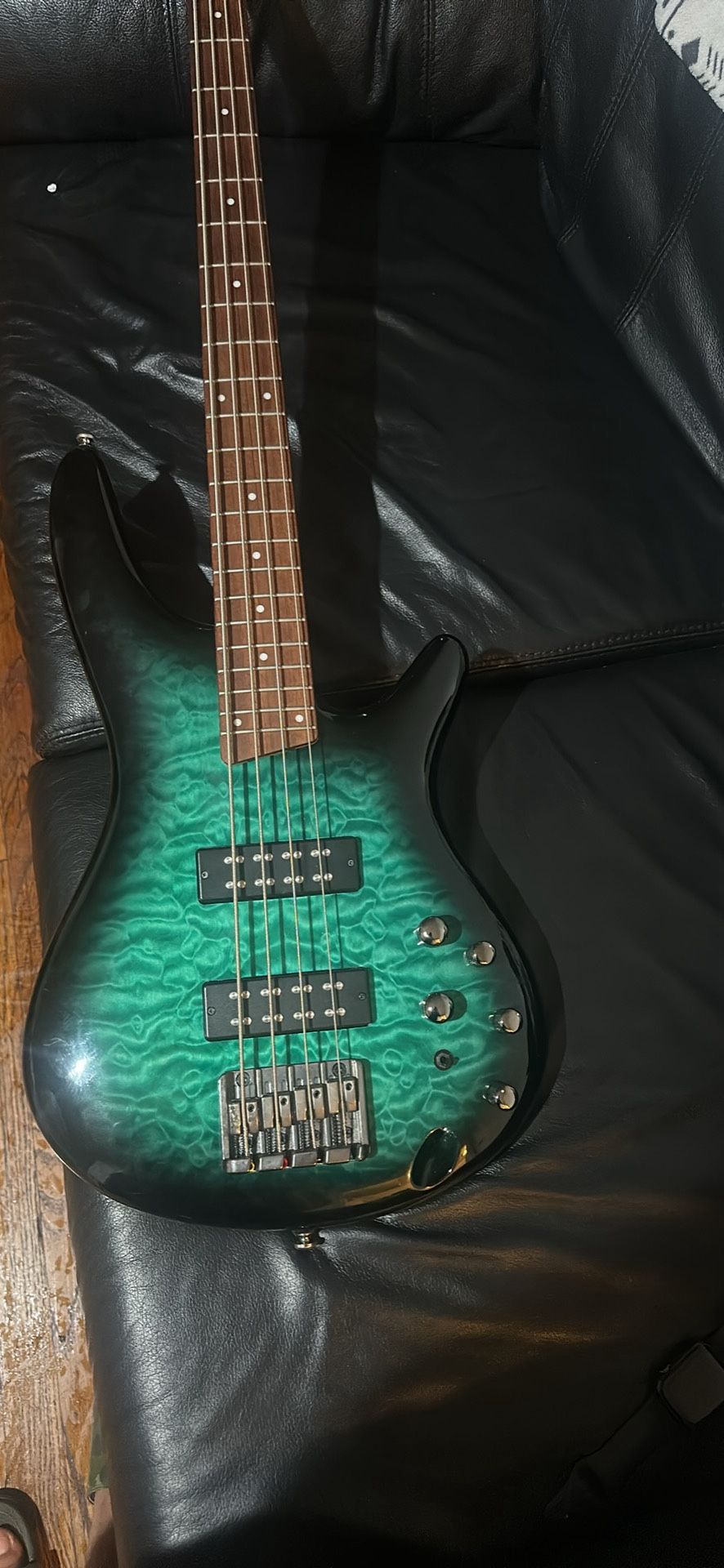 Bass  4 Cuerdas 