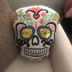 SKULL PILLOW