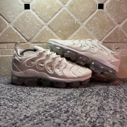 -Nike Air VaporMax Plus  -Size 9M -Barely used -Rep box -Shipping available -Dm for more info
