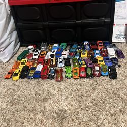 60 c ount hot weels and other brands cars