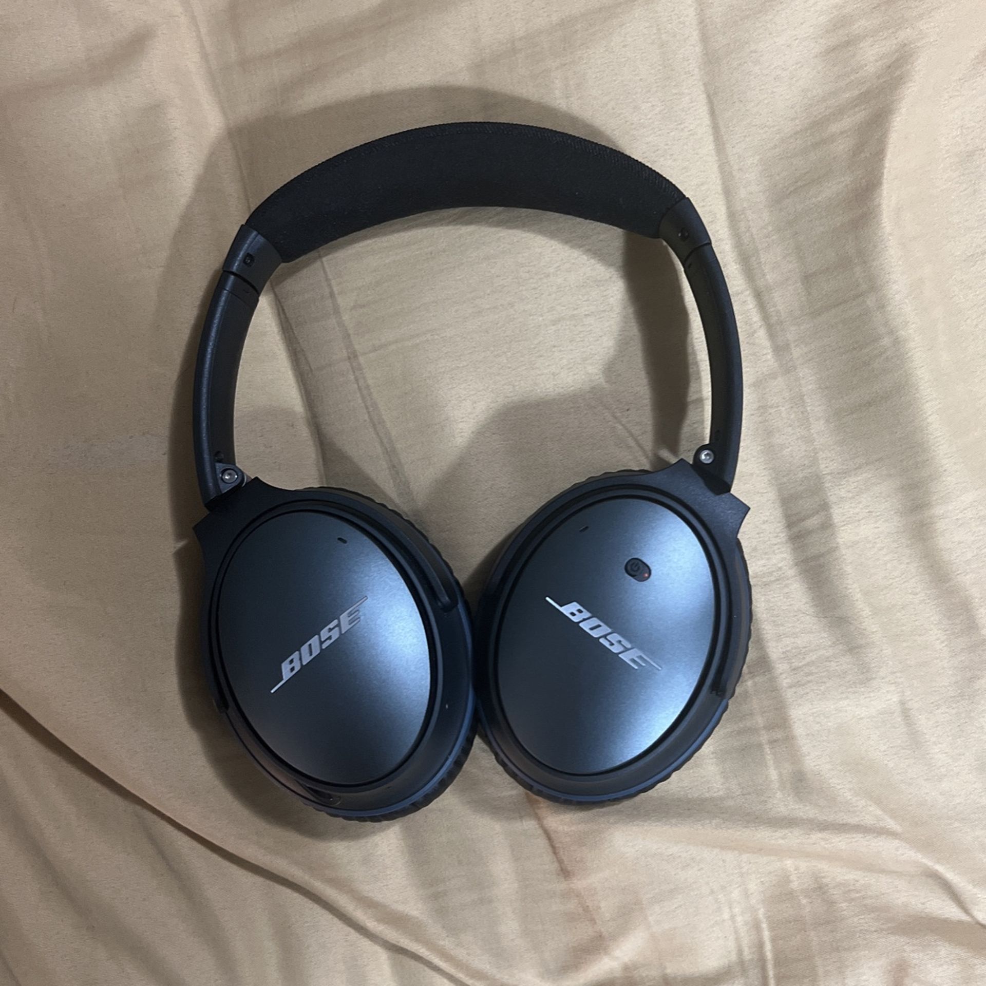 BOSE HEADPHONES (PRICE NEGOTIABLE)