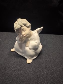 Lladró Seated Thoughtful Angel Porcelain Figurine