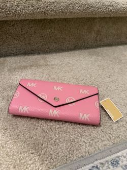 New Michael kors pink wallet