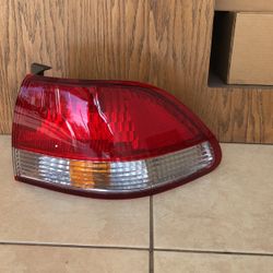 Honda Accord Sedan Tail Light Passenger Side Assembly 