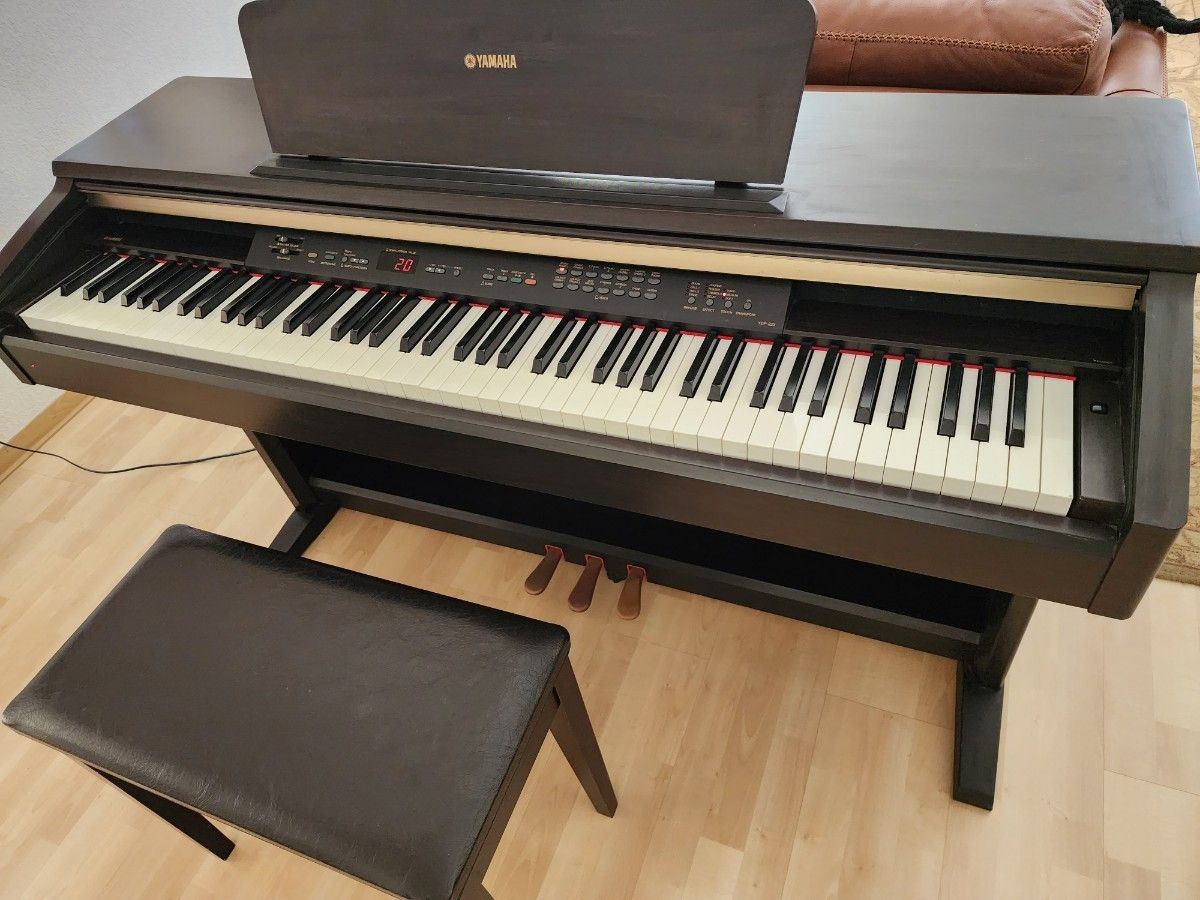 Yamaha YDP 223 digital piano