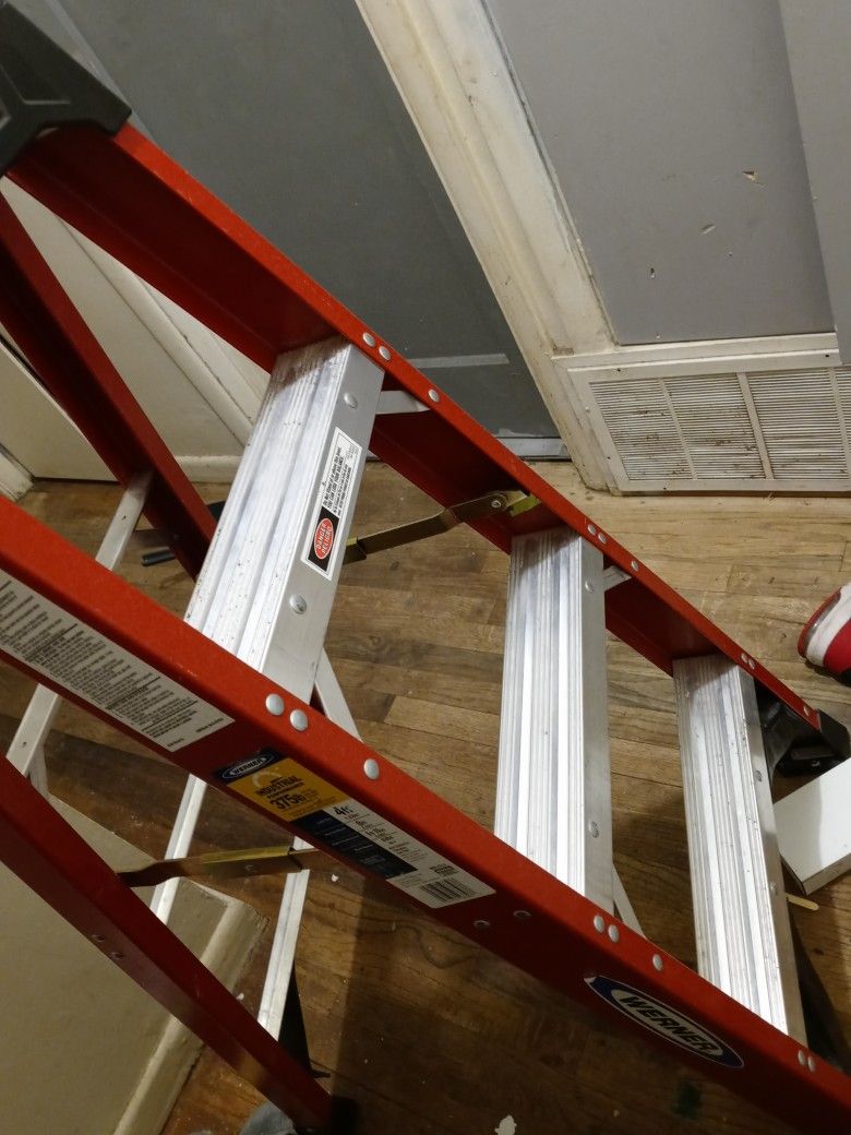 New 4 Foot Werner Folding Ladder Home & Garden