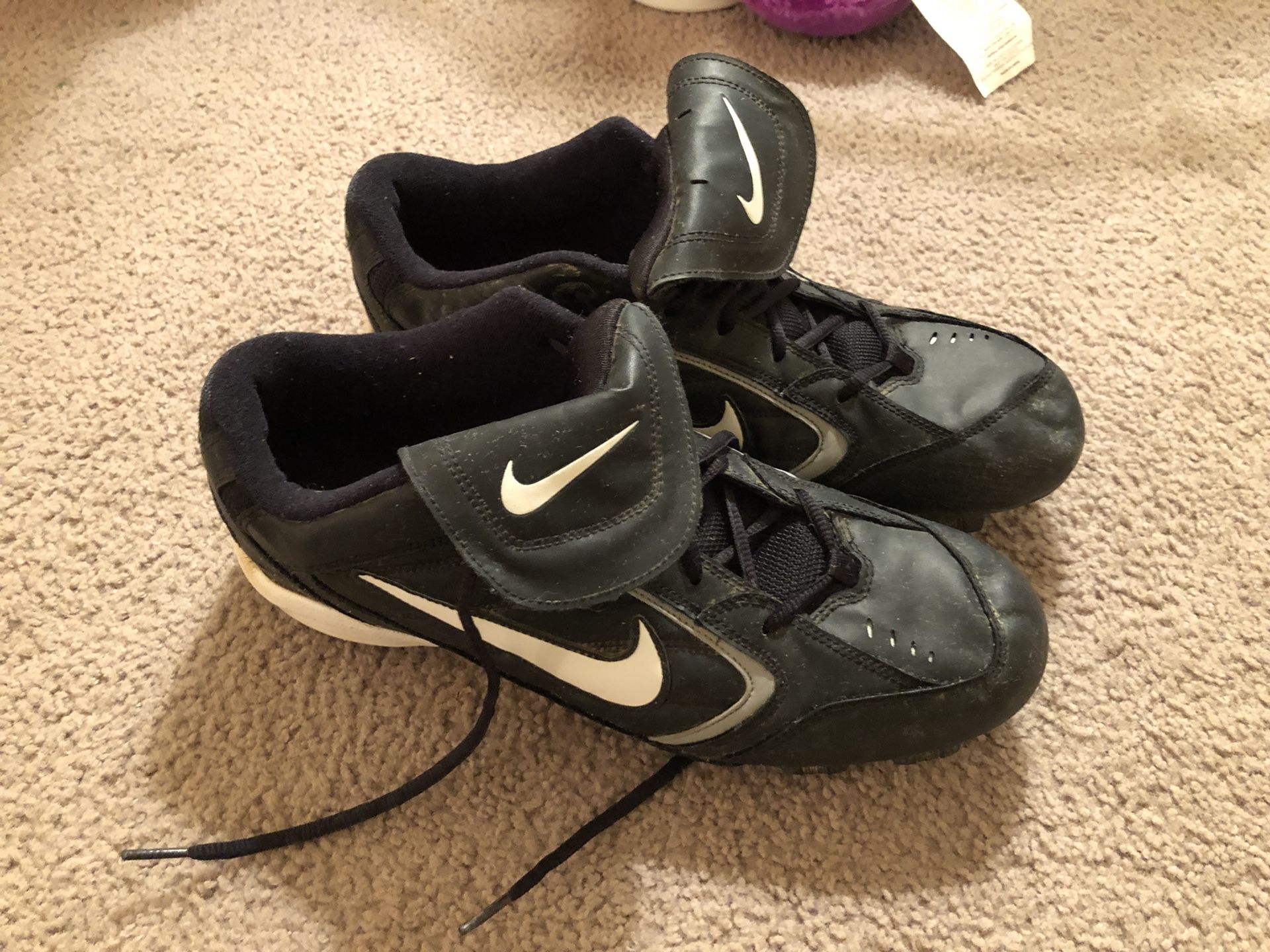 Men’s size 13 baseball cleats
