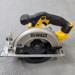 *Used* Dewalt 20V 6 1/2" circular saw dcs393 ( tool only) 