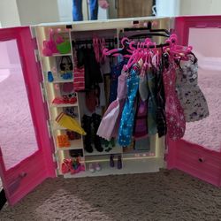 Barbi Closet playset With Outfits