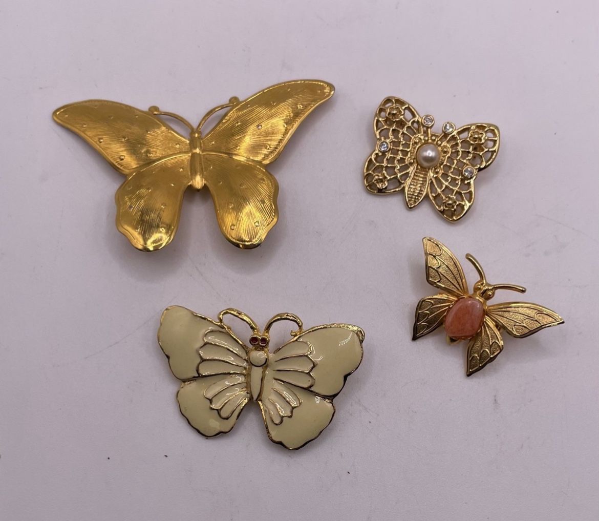 Vtg butterfly brooch Set