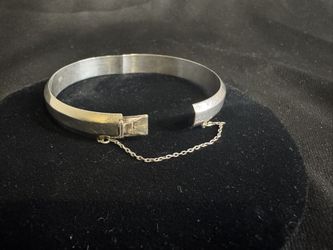 Sterling Silver 925 Hinged Bangle Bracelet w/ Safety Chain – 12g