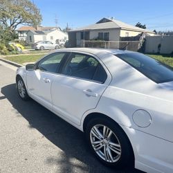 2010 Ford fusion SE , I Need Space. It Needs To Go. 