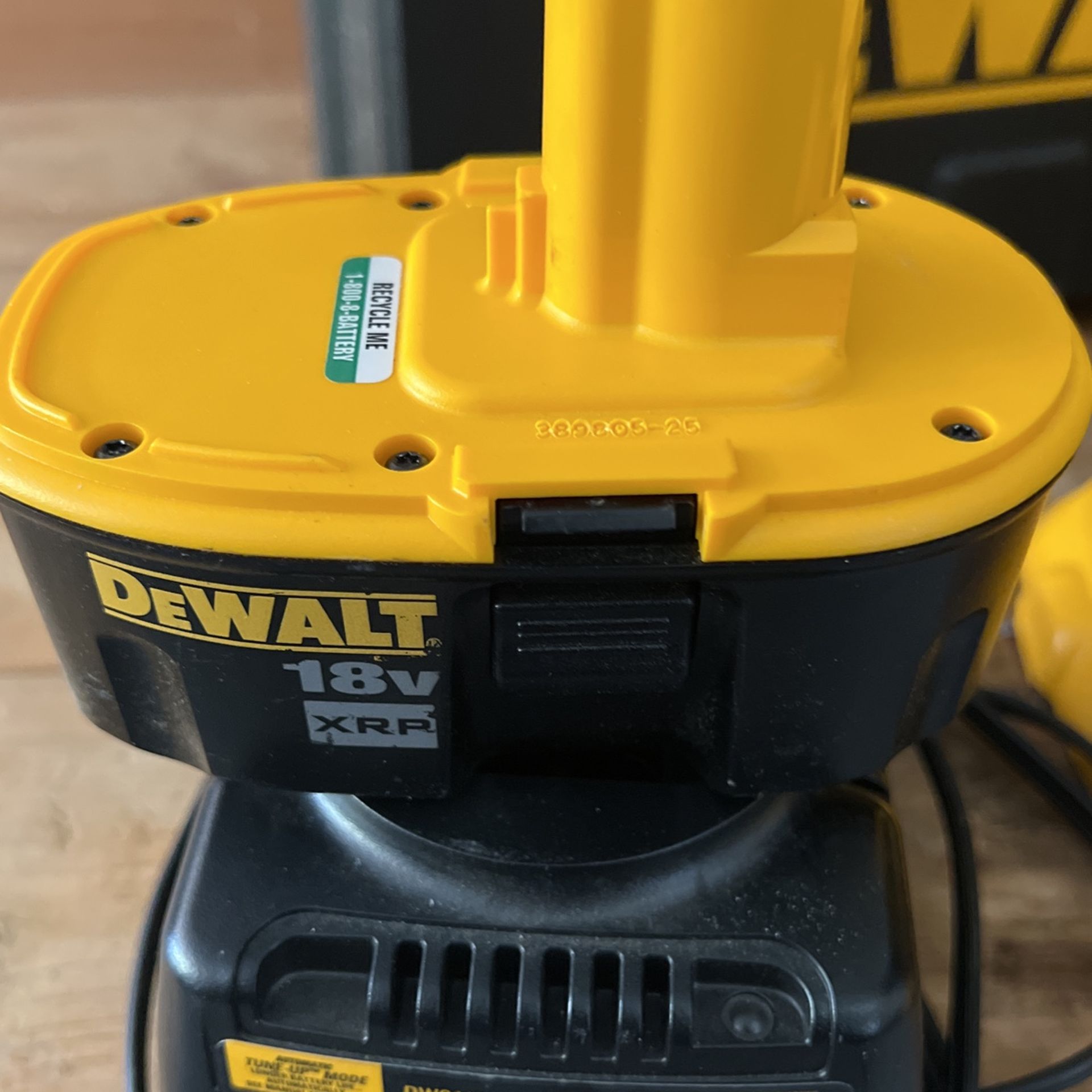 DeWalt Drill / Hand Vacuum for Sale in Sun City, AZ OfferUp