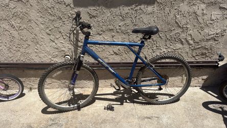 GT mountain bike blue