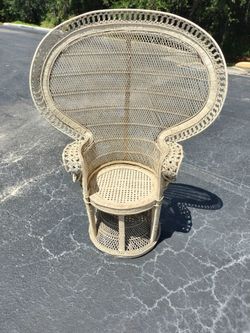 👑✨ VINTAGE PEACOCK WICKER CHAIR 🥰ONLY $99! ✨👑
