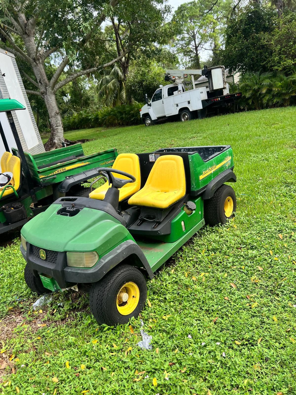 John Deere Gator 4 X 2