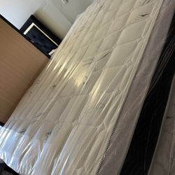Queen Size Pillow Top Mattress