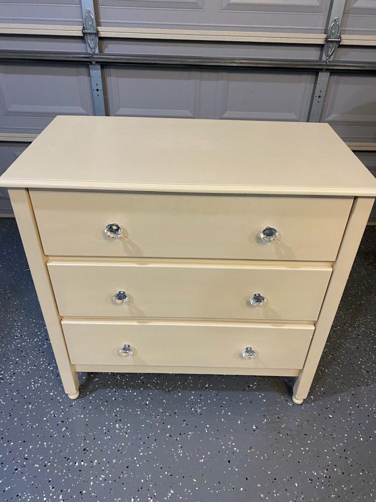 Chest Of Drawers/ Dresser