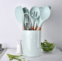 Silicone Kitchen Utensil Set Heat Resistant Non-Stick Cooking Utensils with Wooden Handles for Commercial Restaurant and Home