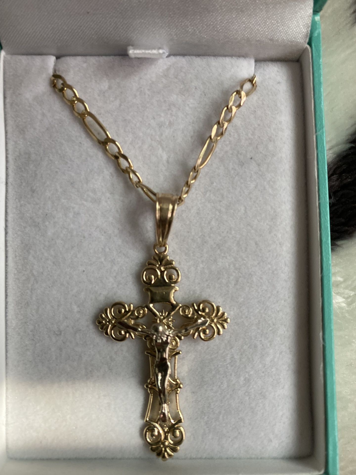 14k Gold Cross With Figaro Chain 
