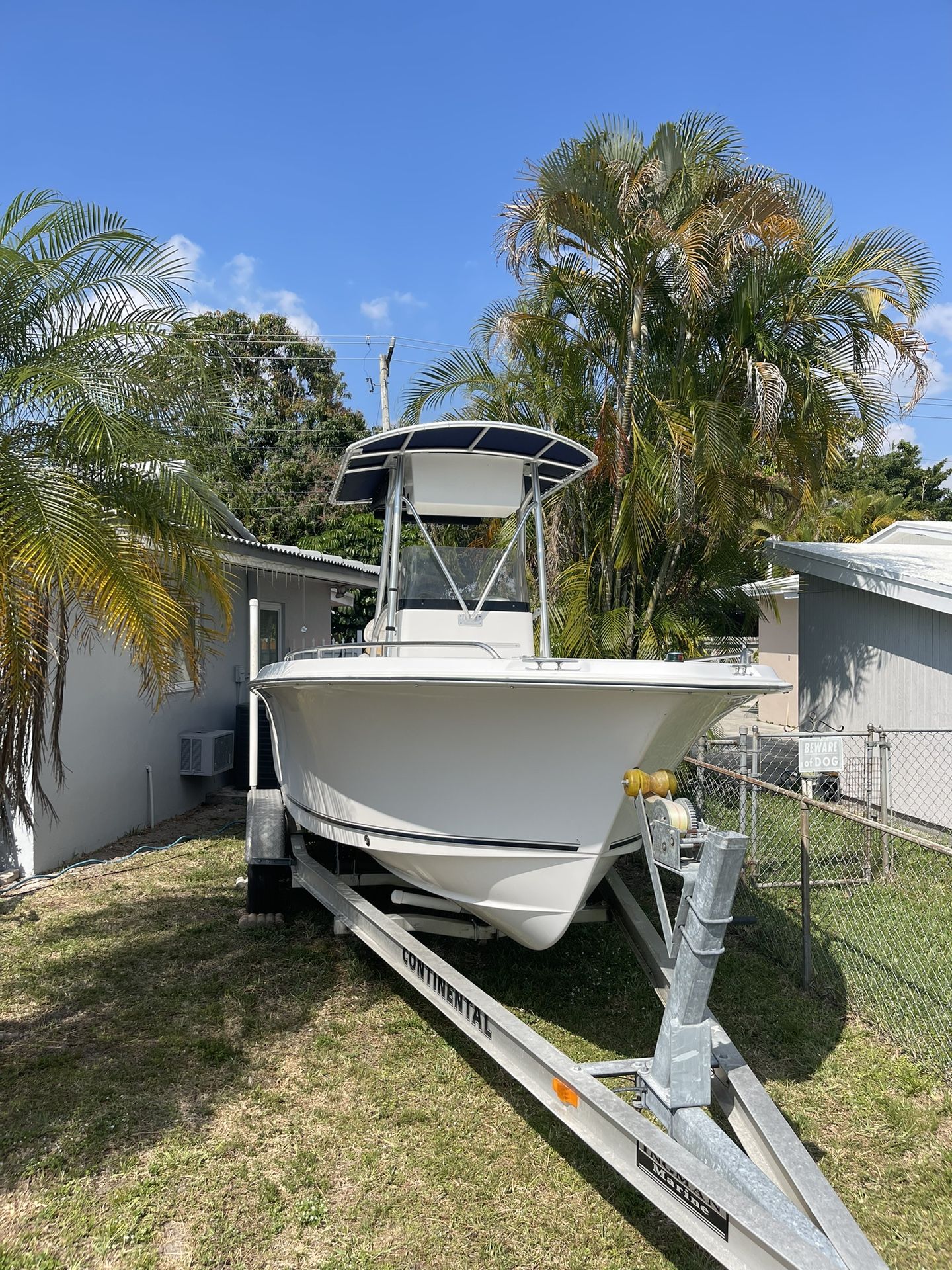 2006 Sea Hunt Triton 220
