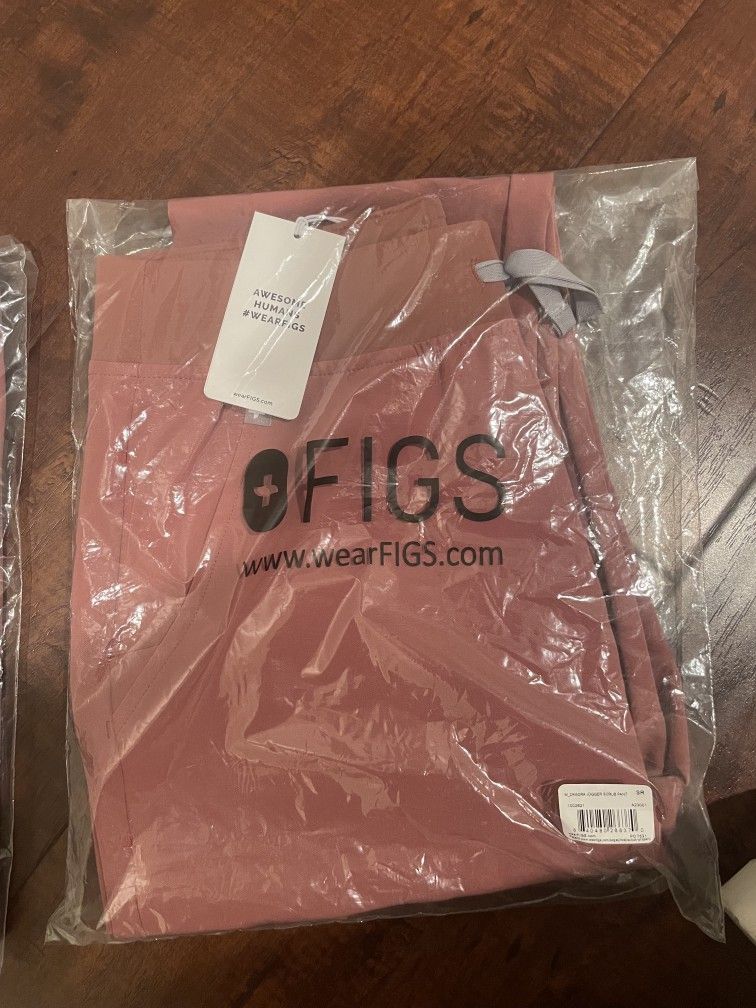 FIGS WOMENS SCRUBS SET