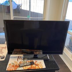 Like New 32inch Sceptre  HD/TV With Remote 