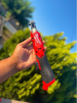 Milwaukee fuel m12 1/4 compact ratchet (new model)