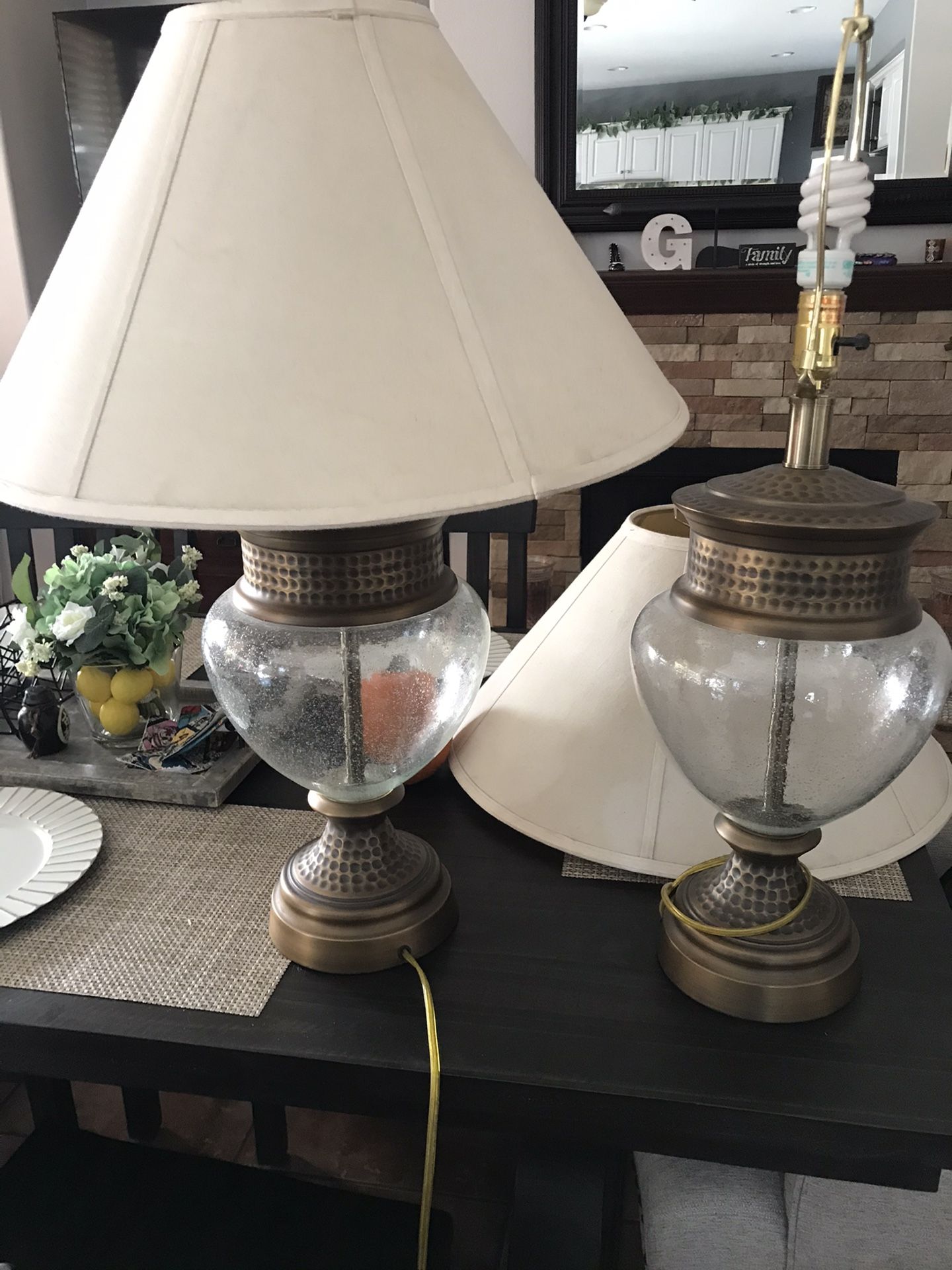 2 table lamps