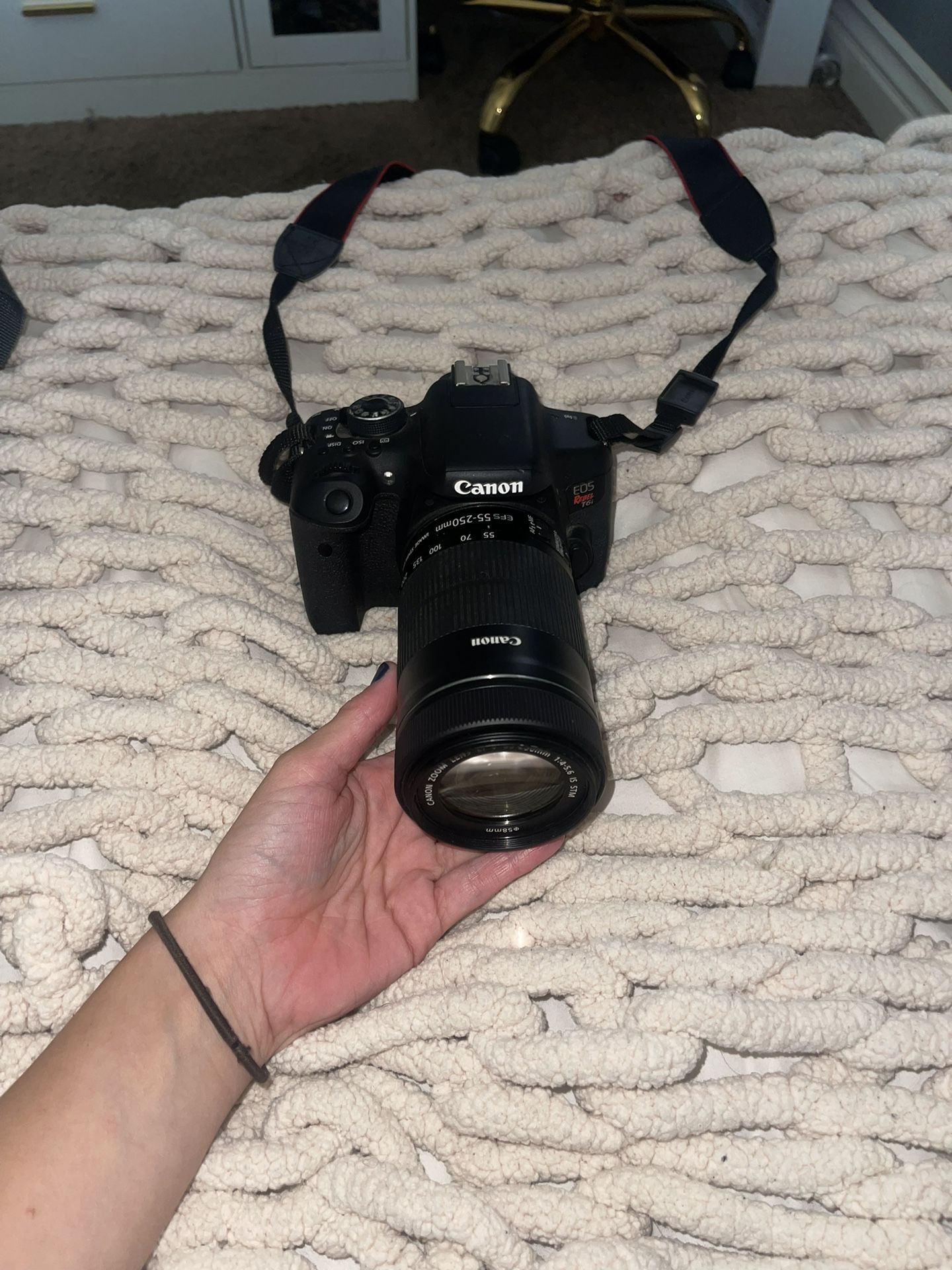 Canon EOS Rebel T6i