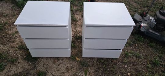 2 Wooden Nightstands