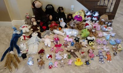 75 Stuffed animals - HUGE LOT!