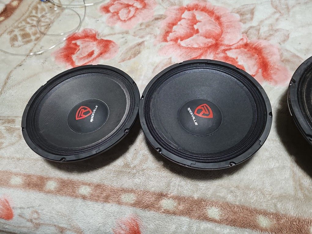 2 12 Inch Rockville  Hard Hittin Speakers 