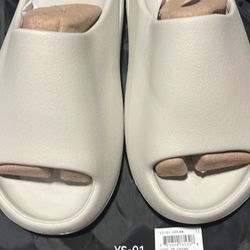 Yeezy Slides Cream Size 11