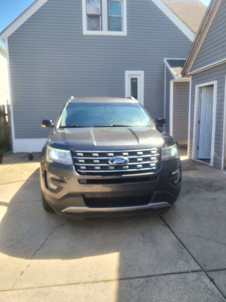 2016 Ford Explorer