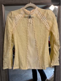 Vintage-Inspired Lace Blouse – Size M