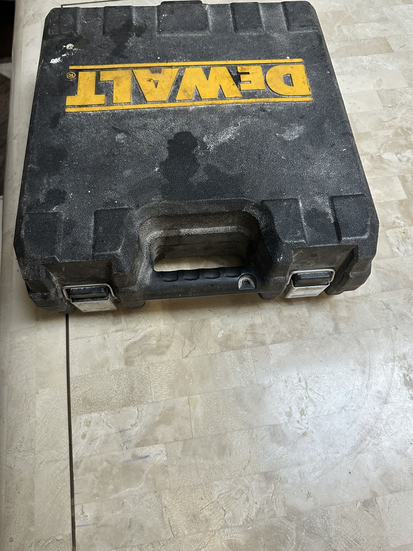 Like New Dewalt 16 Gauge Finish Nail Gun