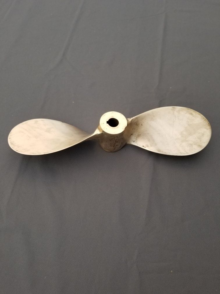 Sailboat propeller 17x10 RH